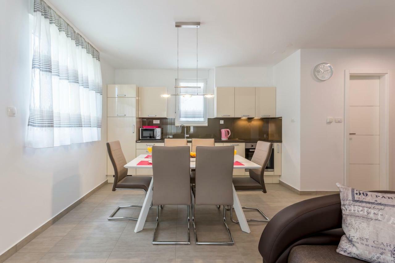 Apartments Villa 19 โปดสตรานา ภายนอก รูปภาพ